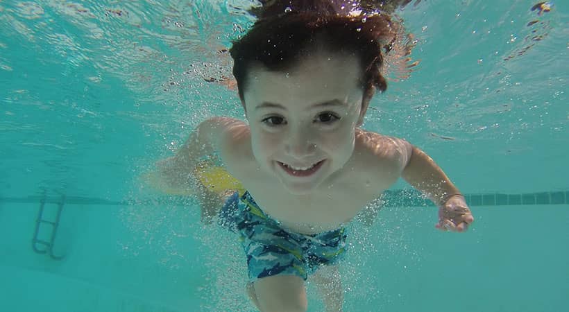 Mejores actividades extraescolares para niños la natación